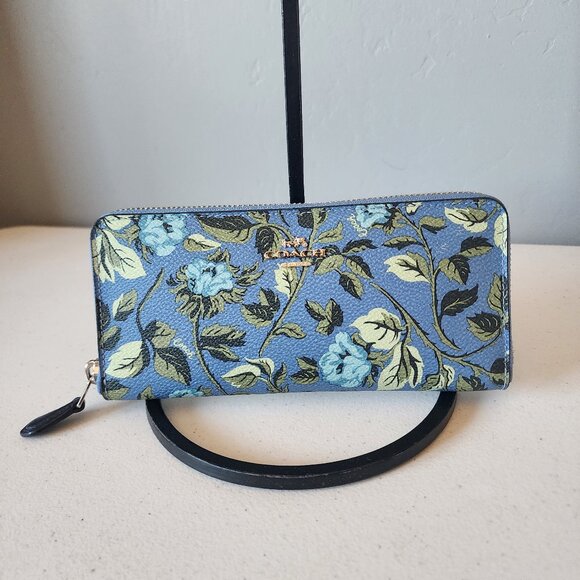 Coach Zip Wallet "EUC" - Picture 12 of 14